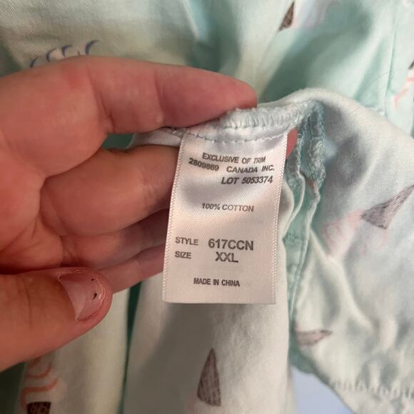 White Cross Ice Cream Cone Scrub Top Plus Size XXL - Picture 6 of 8